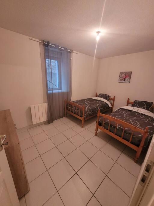 Appartement Sur La Place De Poncin Eksteriør bilde
