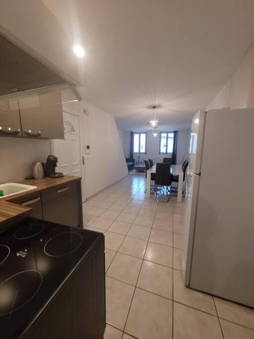 Appartement Sur La Place De Poncin Eksteriør bilde
