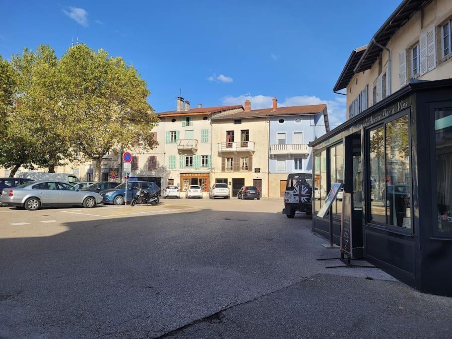 Appartement Sur La Place De Poncin Eksteriør bilde